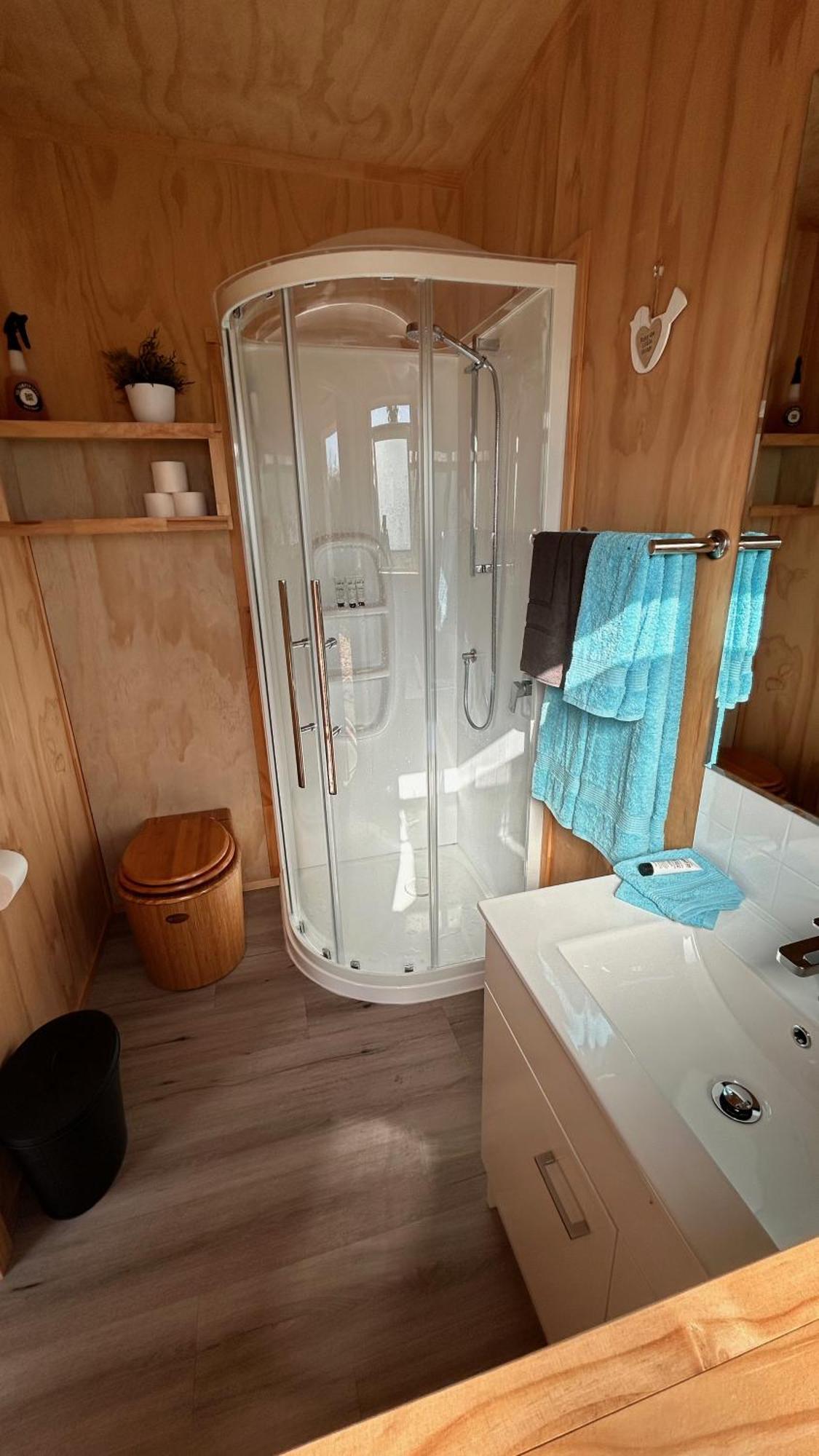 Cosy Tiny Container Cabin Carterton Exterior photo
